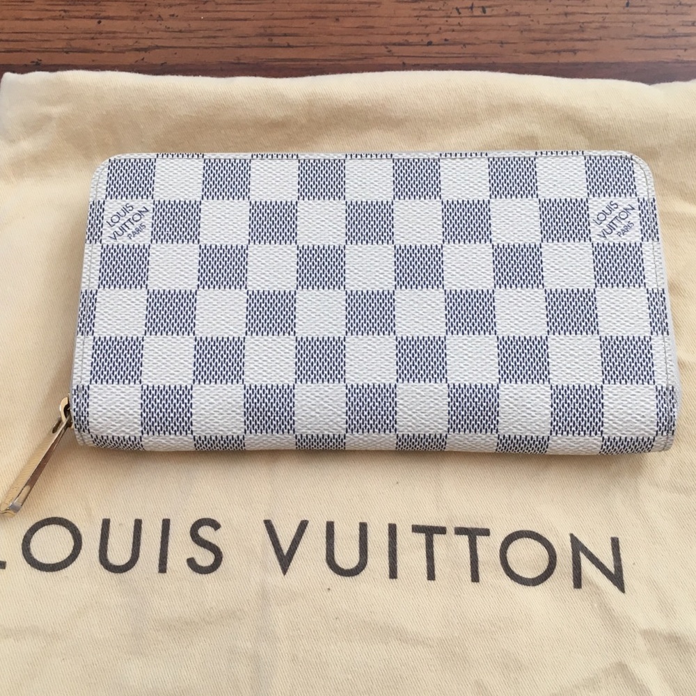 Authentic Louis Vuitton zip around wallet